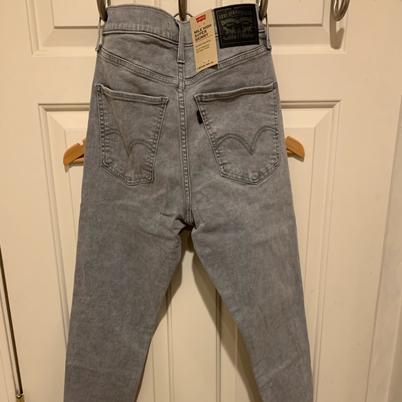 Levi's
Women's Mile High Super Skinny Jeans - Picture 6 of 13